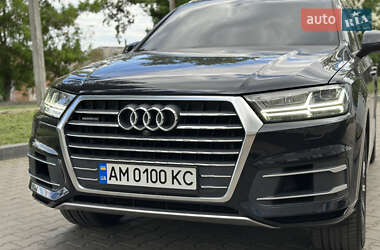 Внедорожник / Кроссовер Audi Q7 2016 в 