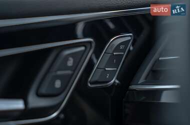 Позашляховик / Кросовер Audi Q7 2017 в 