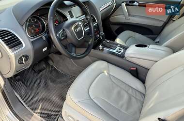 Позашляховик / Кросовер Audi Q7 2011 в 