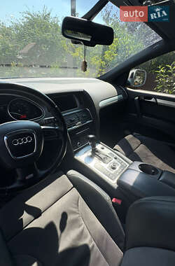 Позашляховик / Кросовер Audi Q7 2010 в 