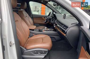 Позашляховик / Кросовер Audi Q7 2016 в 