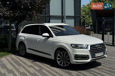 Позашляховик / Кросовер Audi Q7 2017 в 