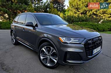 Позашляховик / Кросовер Audi Q7 2020 в 