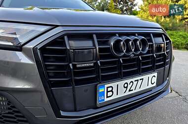 Позашляховик / Кросовер Audi Q7 2020 в 