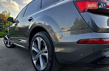 Позашляховик / Кросовер Audi Q7 2020 в 