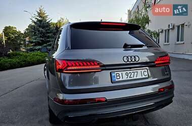 Позашляховик / Кросовер Audi Q7 2020 в 