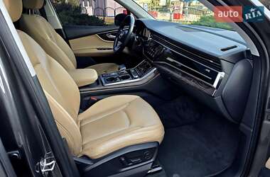 Позашляховик / Кросовер Audi Q7 2020 в 