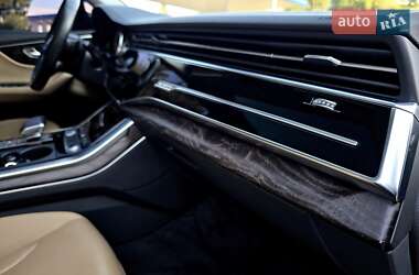 Позашляховик / Кросовер Audi Q7 2020 в 