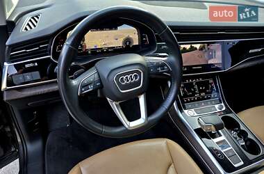 Позашляховик / Кросовер Audi Q7 2020 в 