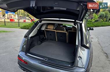 Позашляховик / Кросовер Audi Q7 2020 в 