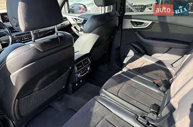Внедорожник / Кроссовер Audi Q7 2017 в 
