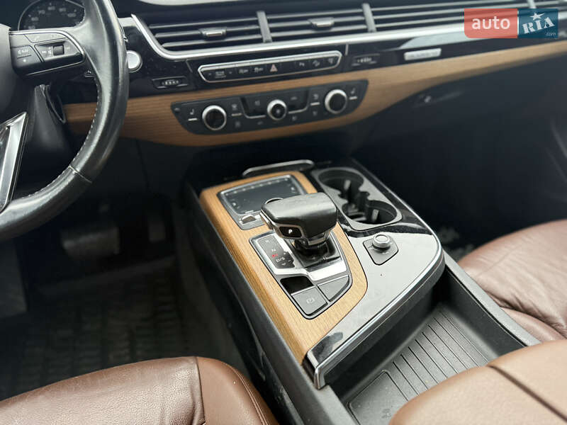 Позашляховик / Кросовер Audi Q7 2017 в Львові