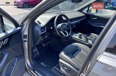 Внедорожник / Кроссовер Audi Q7 2017 в 