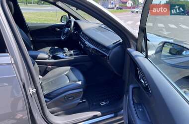 Внедорожник / Кроссовер Audi Q7 2017 в 