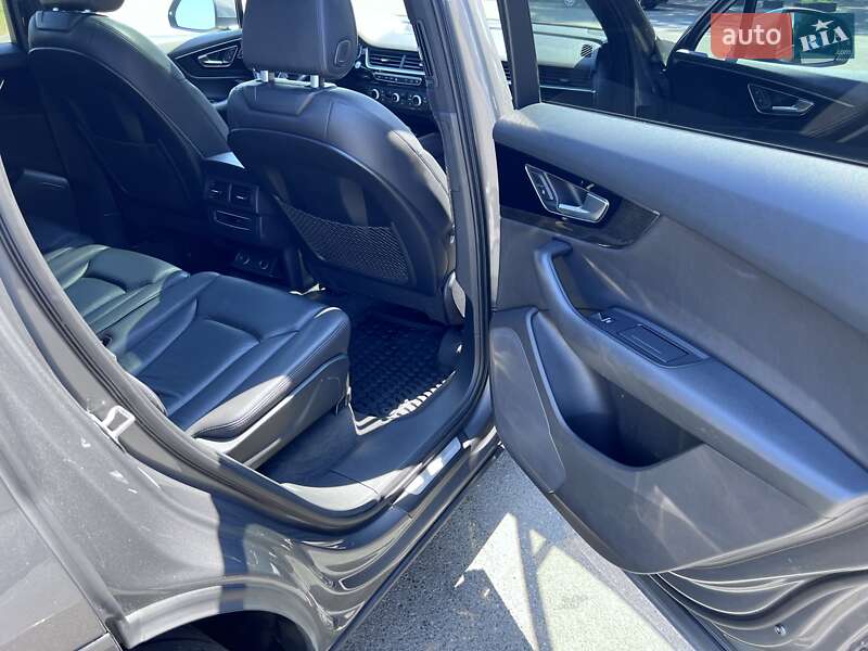 Позашляховик / Кросовер Audi Q7 2017 в Вінниці