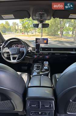 Позашляховик / Кросовер Audi Q7 2016 в 