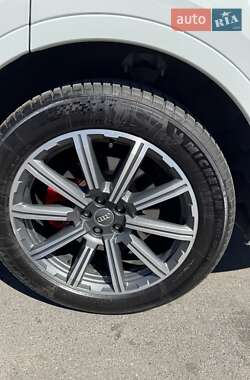 Позашляховик / Кросовер Audi Q7 2016 в 