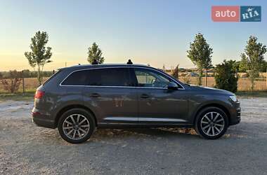 Позашляховик / Кросовер Audi Q7 2019 в 