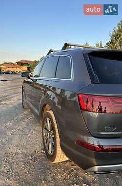 Позашляховик / Кросовер Audi Q7 2019 в 