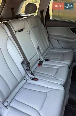 Позашляховик / Кросовер Audi Q7 2019 в 
