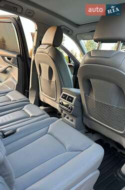 Позашляховик / Кросовер Audi Q7 2019 в 