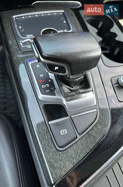 Позашляховик / Кросовер Audi Q7 2016 в 