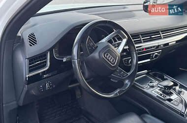 Внедорожник / Кроссовер Audi Q7 2016 в 