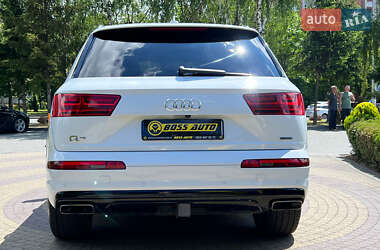 Позашляховик / Кросовер Audi Q7 2018 в 