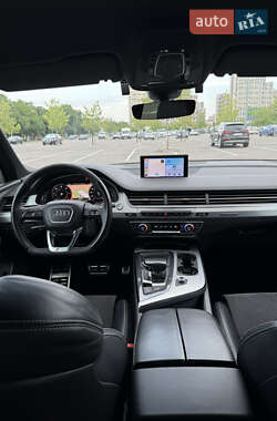 Позашляховик / Кросовер Audi Q7 2017 в 