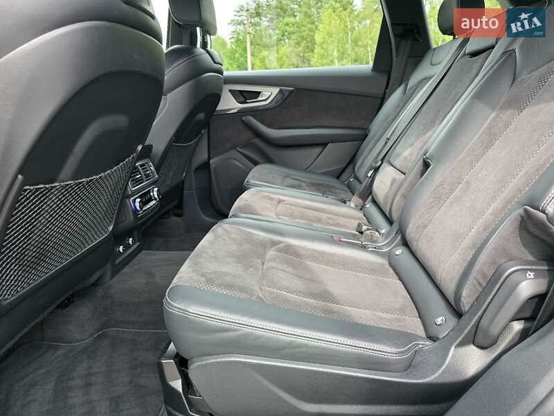 Позашляховик / Кросовер Audi Q7 2018 в Ковелі