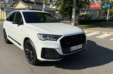 Внедорожник / Кроссовер Audi Q7 2022 в 