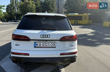 Внедорожник / Кроссовер Audi Q7 2022 в 