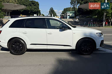 Внедорожник / Кроссовер Audi Q7 2022 в 