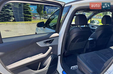 Внедорожник / Кроссовер Audi Q7 2022 в 
