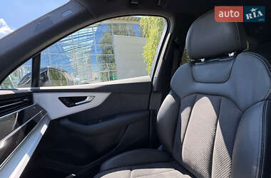 Внедорожник / Кроссовер Audi Q7 2022 в 