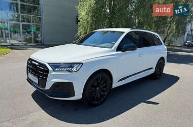 Внедорожник / Кроссовер Audi Q7 2022 в 