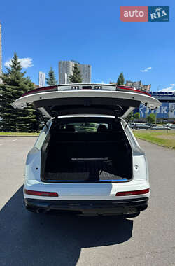 Внедорожник / Кроссовер Audi Q7 2022 в 