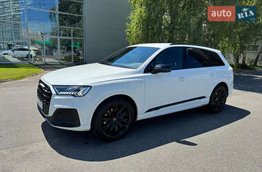 Внедорожник / Кроссовер Audi Q7 2022 в 
