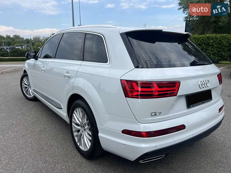 Позашляховик / Кросовер Audi Q7 2018 в Києві