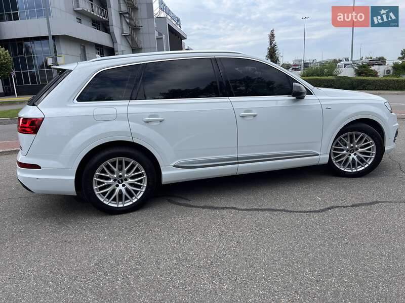 Позашляховик / Кросовер Audi Q7 2018 в Києві