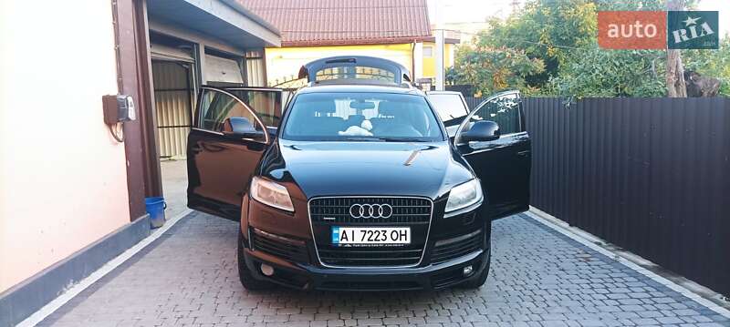 Позашляховик / Кросовер Audi Q7 2008 в 