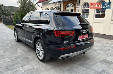 Позашляховик / Кросовер Audi Q7 2018 в 