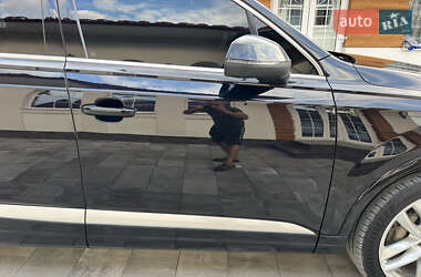 Позашляховик / Кросовер Audi Q7 2018 в 