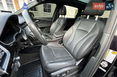 Позашляховик / Кросовер Audi Q7 2018 в 