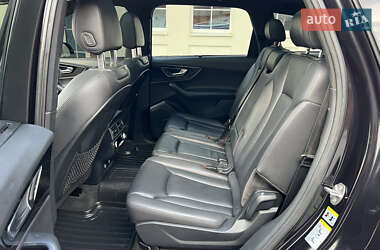 Позашляховик / Кросовер Audi Q7 2018 в 