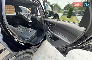 Позашляховик / Кросовер Audi Q7 2018 в 