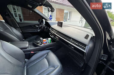 Позашляховик / Кросовер Audi Q7 2018 в 
