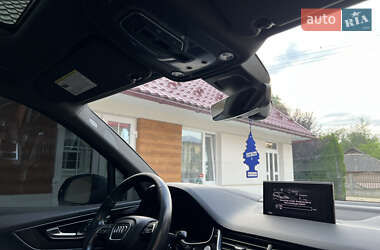 Позашляховик / Кросовер Audi Q7 2018 в 
