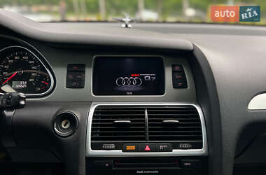 Позашляховик / Кросовер Audi Q7 2015 в 