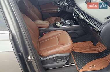 Позашляховик / Кросовер Audi Q7 2016 в 